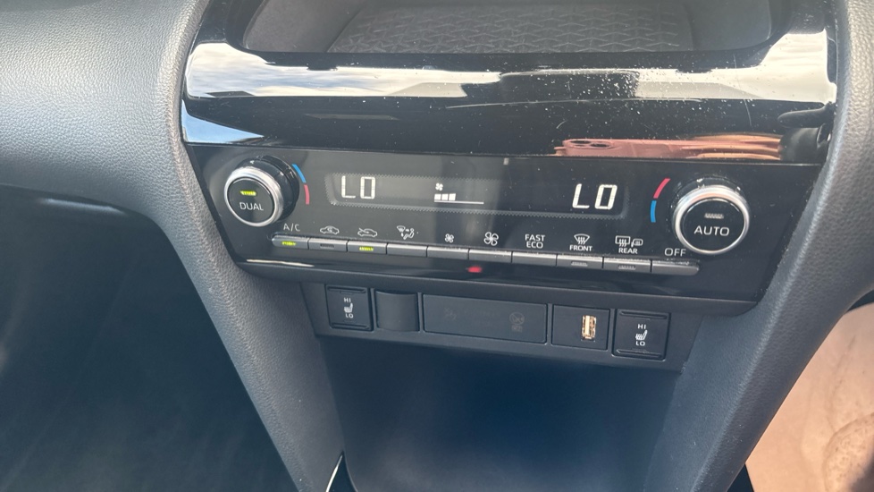 Toyota Yaris Cross 1.5 Hybrid Premiere Edition 5dr CVT Hybrid Estate - Image 43