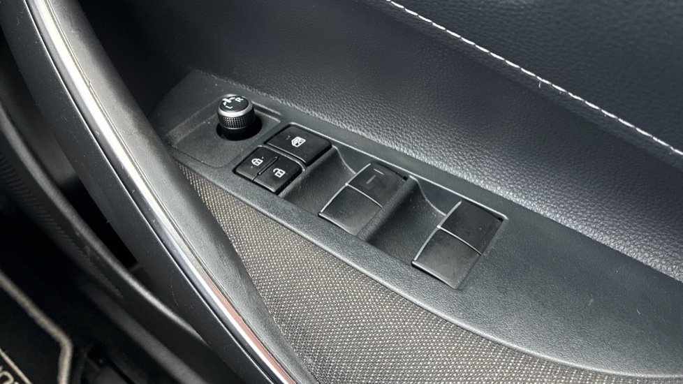 Toyota Corolla 1.8 Hybrid Icon 5dr CVT Hybrid Estate - Image 31