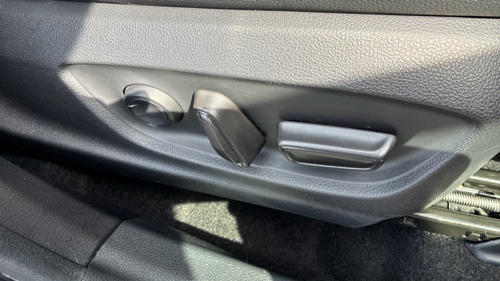 Toyota C-HR 2.0 PHEV GR Sport 5dr CVT Hatchback - Image 30