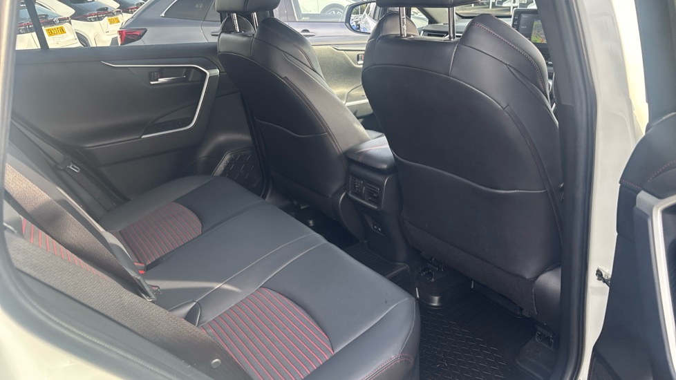 Toyota RAV4 2.5 PHEV Dynamic 5dr CVT Estate - Image 8