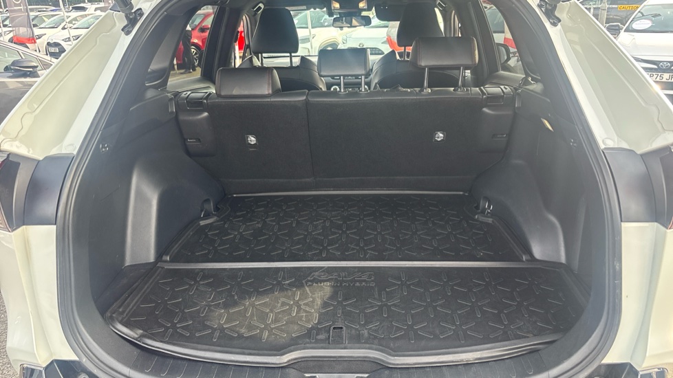 Toyota RAV4 2.5 PHEV Dynamic 5dr CVT Estate - Image 13