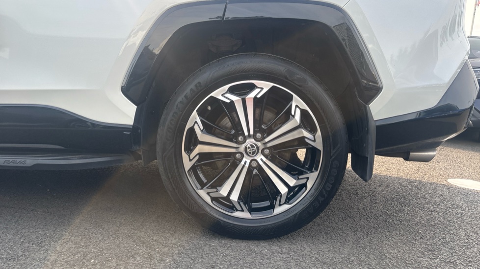 Toyota RAV4 2.5 PHEV Dynamic 5dr CVT Estate - Image 25
