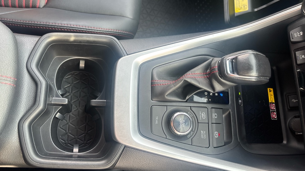 Toyota RAV4 2.5 PHEV Dynamic 5dr CVT Estate - Image 48