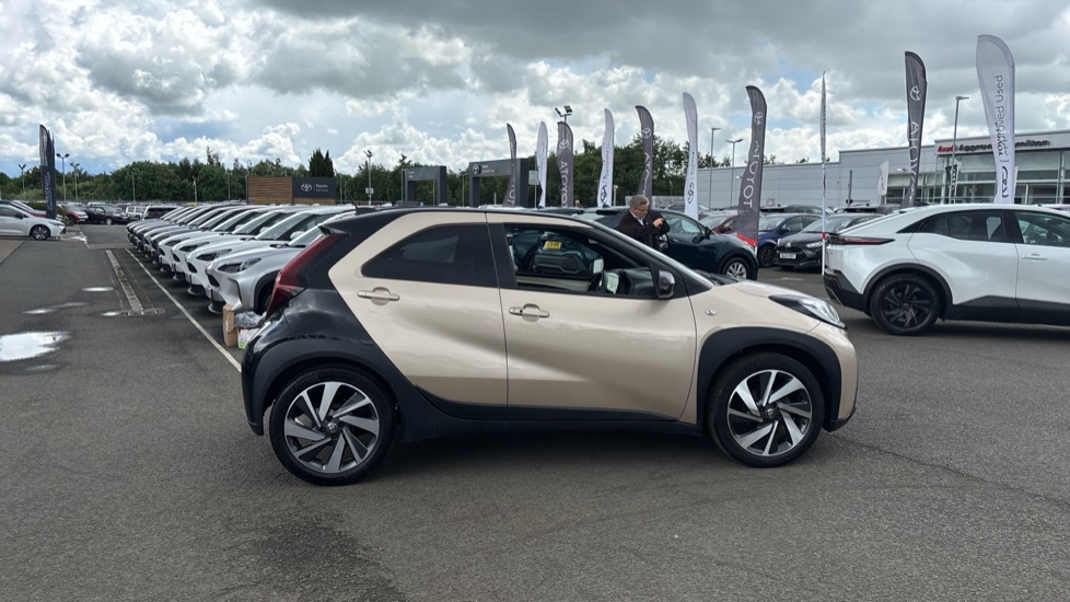 Toyota Aygo X 1.0 VVT-i Exclusive 5dr Auto Petrol Hatchback - Image 23