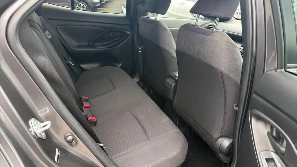 Toyota Yaris Cross 1.5 Hybrid Design 5dr CVT Hybrid Estate - Image 8