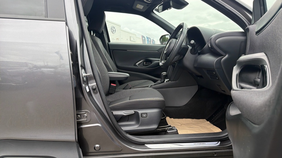 Toyota Yaris Cross 1.5 Hybrid Design 5dr CVT Hybrid Estate - Image 12