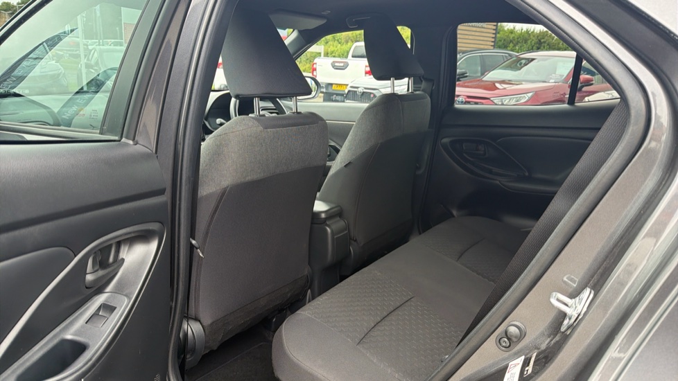 Toyota Yaris Cross 1.5 Hybrid Design 5dr CVT Hybrid Estate - Image 15