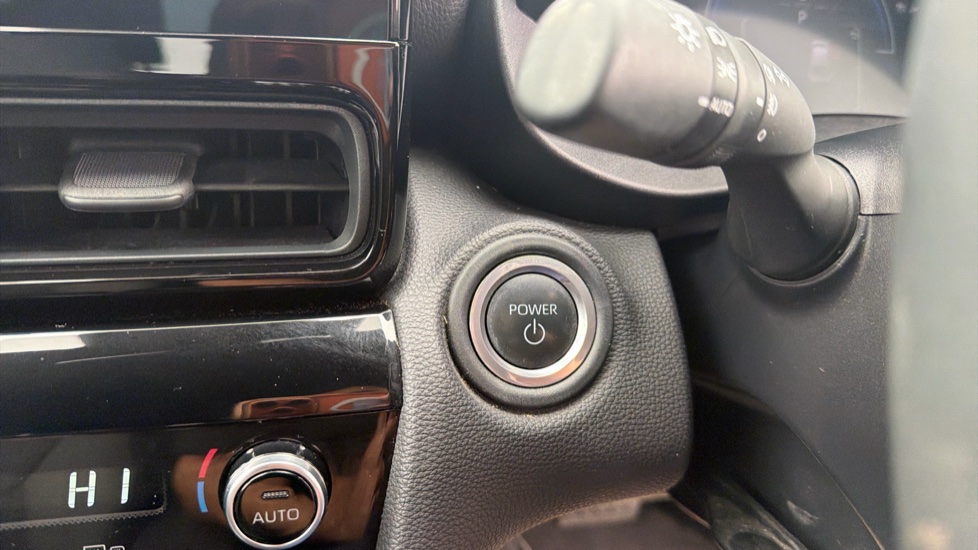 Toyota Yaris Cross 1.5 Hybrid Design 5dr CVT Hybrid Estate - Image 16
