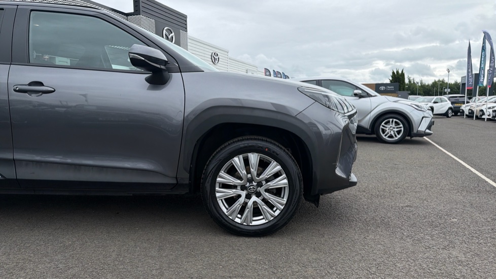 Toyota Yaris Cross 1.5 Hybrid Design 5dr CVT Hybrid Estate - Image 25