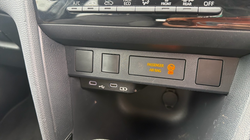Toyota Yaris Cross 1.5 Hybrid Design 5dr CVT Hybrid Estate - Image 35