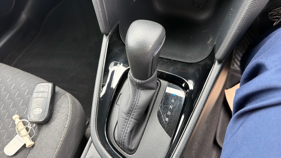 Toyota Yaris Cross 1.5 Hybrid Design 5dr CVT Hybrid Estate - Image 36