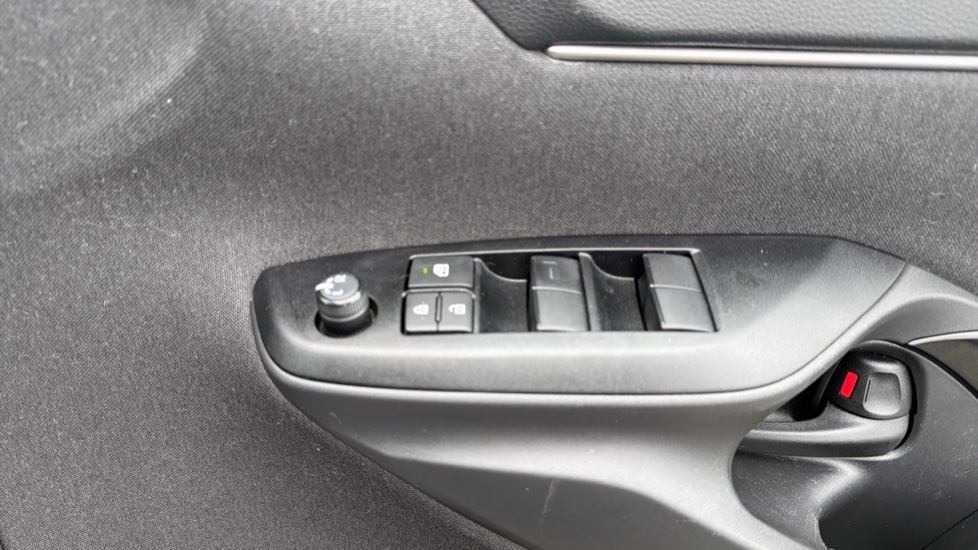 Toyota Yaris Cross 1.5 Hybrid Design 5dr CVT Hybrid Estate - Image 43