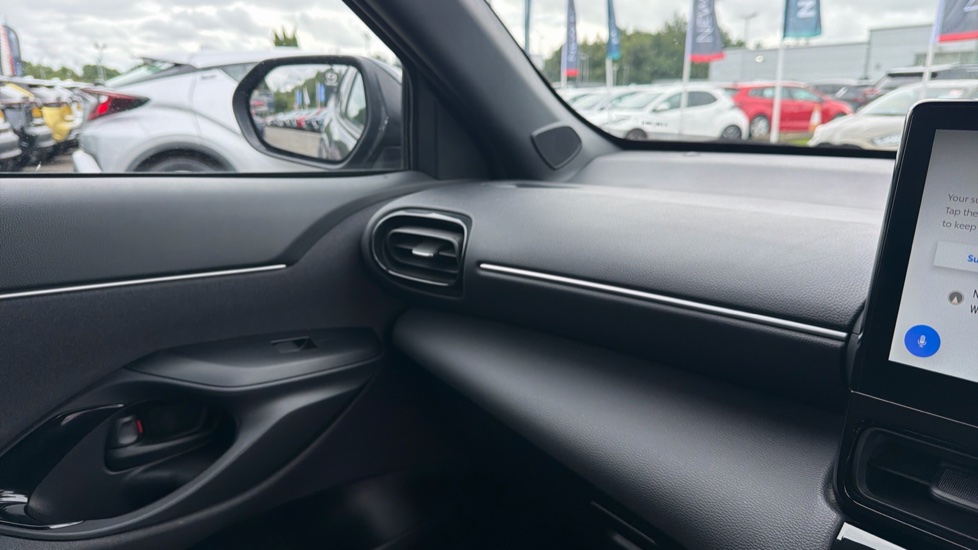 Toyota Yaris Cross 1.5 Hybrid Design 5dr CVT Hybrid Estate - Image 50