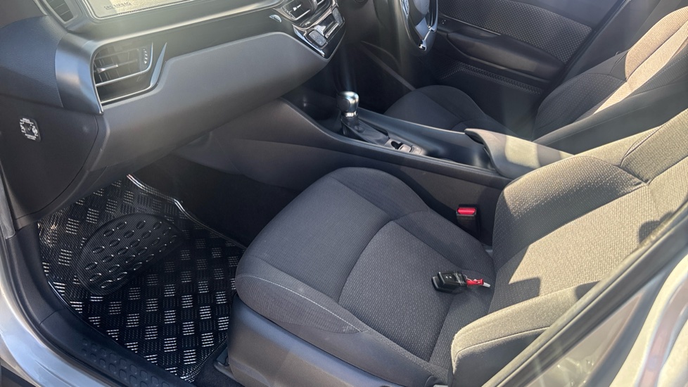 Toyota C-HR 1.8 Hybrid Icon 5dr CVT Hybrid Hatchback - Image 5