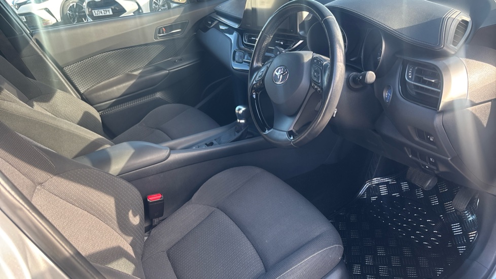 Toyota C-HR 1.8 Hybrid Icon 5dr CVT Hybrid Hatchback - Image 12