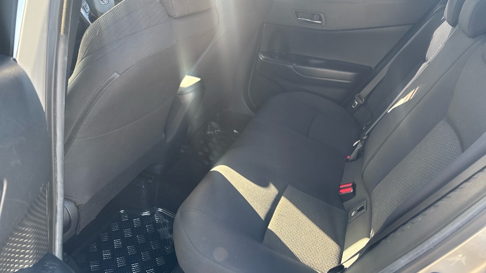 Toyota C-HR 1.8 Hybrid Icon 5dr CVT Hybrid Hatchback - Image 15