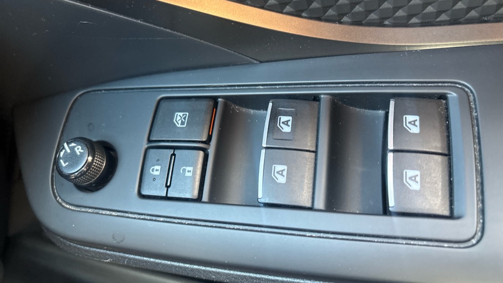 Toyota C-HR 1.8 Hybrid Icon 5dr CVT Hybrid Hatchback - Image 40