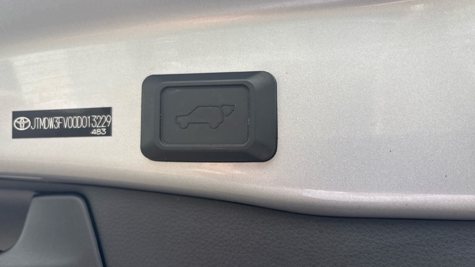 Toyota RAV4 2.5 VVT-i Hybrid Excel TSS 5dr CVT Hybrid Estate - Image 29