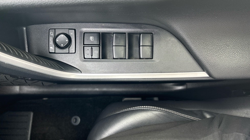 Toyota RAV4 2.5 VVT-i Hybrid Excel TSS 5dr CVT Hybrid Estate - Image 41