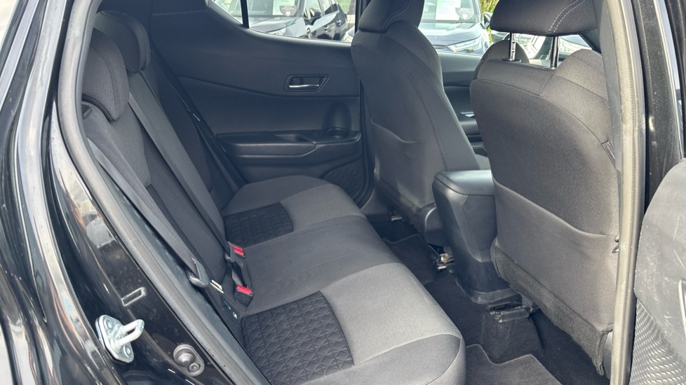 Toyota C-HR 2.0 Hybrid Design 5dr CVT Hybrid Hatchback - Image 8