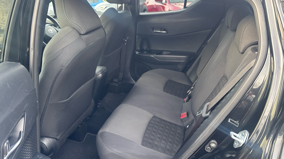 Toyota C-HR 2.0 Hybrid Design 5dr CVT Hybrid Hatchback - Image 15