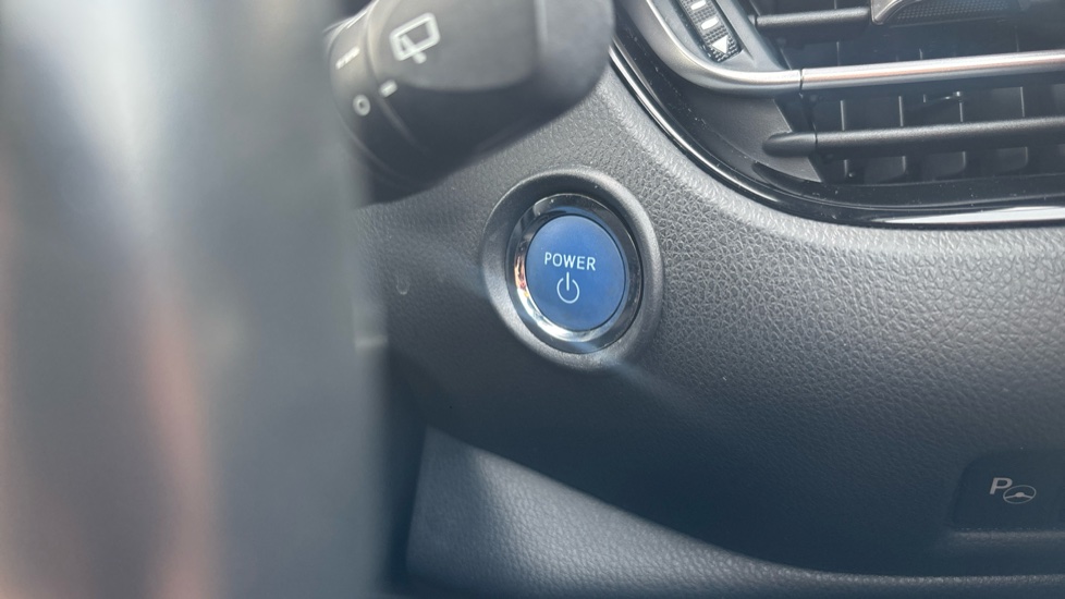 Toyota C-HR 2.0 Hybrid Design 5dr CVT Hybrid Hatchback - Image 16