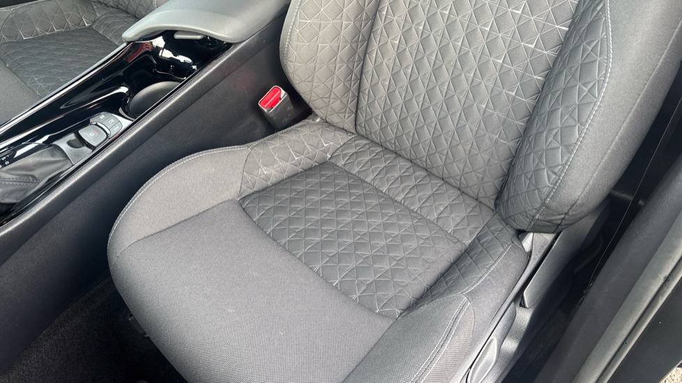Toyota C-HR 2.0 Hybrid Design 5dr CVT Hybrid Hatchback - Image 17