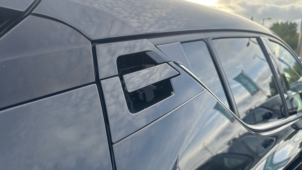 Toyota C-HR 2.0 Hybrid Design 5dr CVT Hybrid Hatchback - Image 18