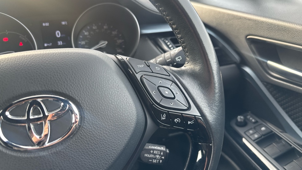 Toyota C-HR 2.0 Hybrid Design 5dr CVT Hybrid Hatchback - Image 31