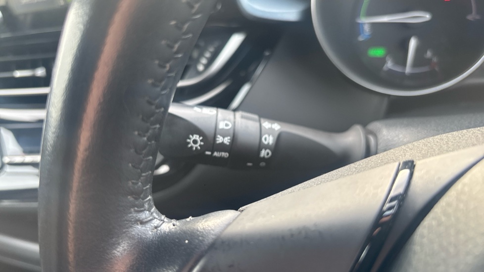 Toyota C-HR 2.0 Hybrid Design 5dr CVT Hybrid Hatchback - Image 33