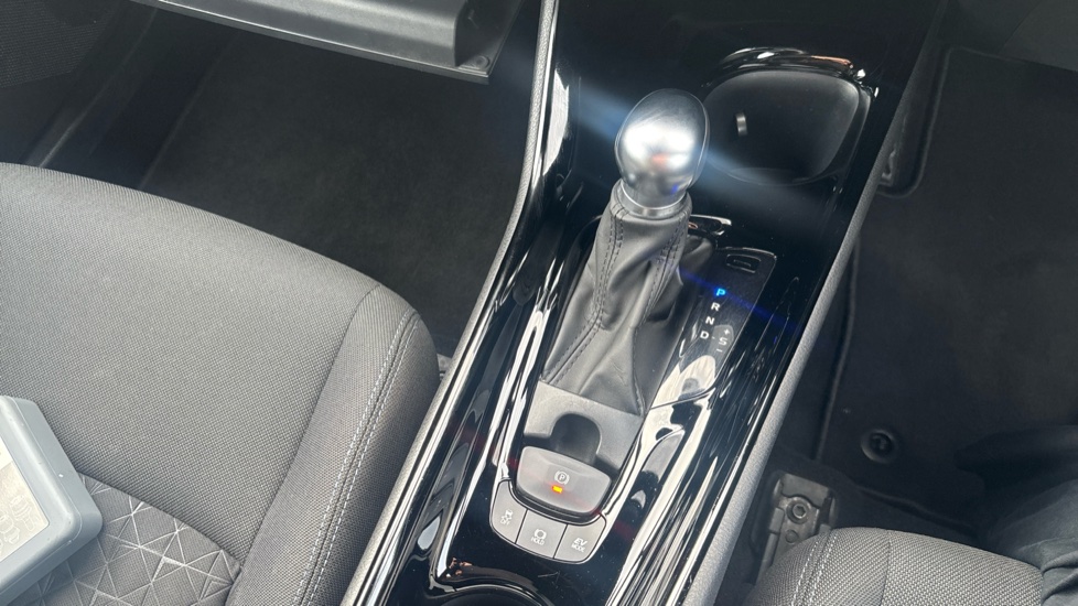 Toyota C-HR 2.0 Hybrid Design 5dr CVT Hybrid Hatchback - Image 36