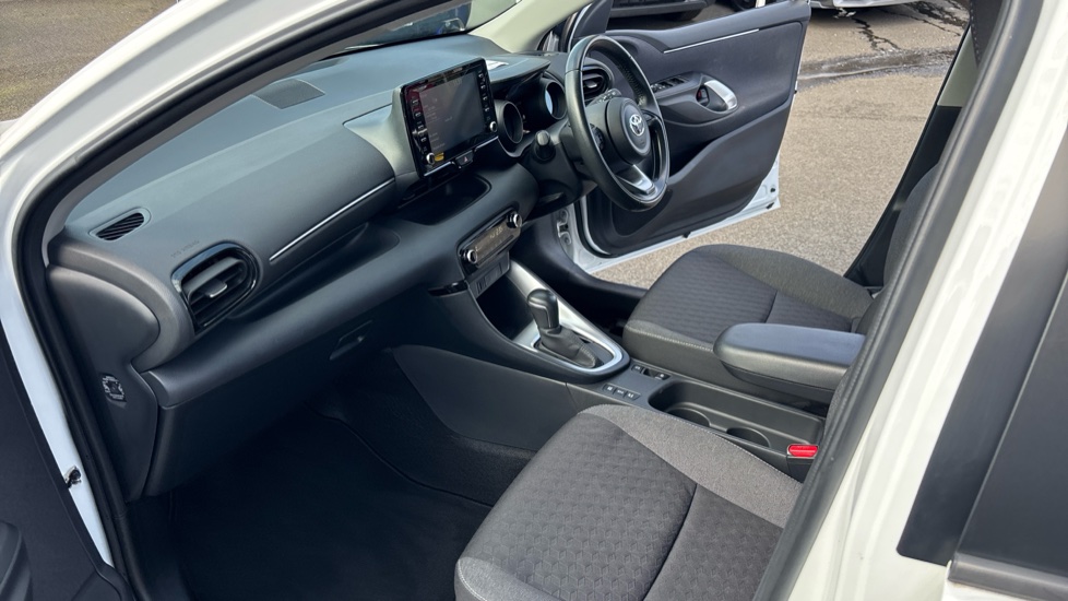 Toyota Yaris 1.5 Hybrid Design 5dr CVT Hybrid Hatchback - Image 5