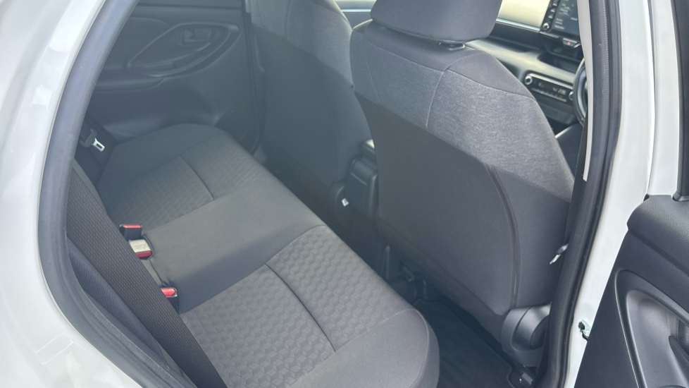 Toyota Yaris 1.5 Hybrid Design 5dr CVT Hybrid Hatchback - Image 8