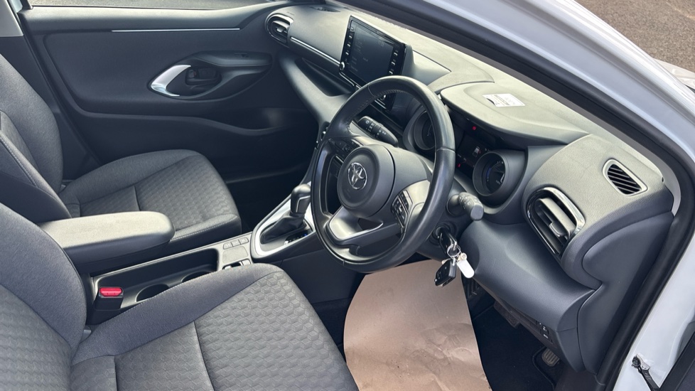 Toyota Yaris 1.5 Hybrid Design 5dr CVT Hybrid Hatchback - Image 12