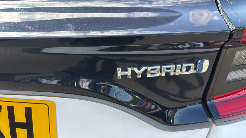 Toyota Yaris 1.5 Hybrid Design 5dr CVT Hybrid Hatchback - Image 31