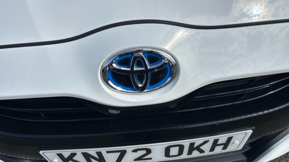 Toyota Yaris 1.5 Hybrid Design 5dr CVT Hybrid Hatchback - Image 32
