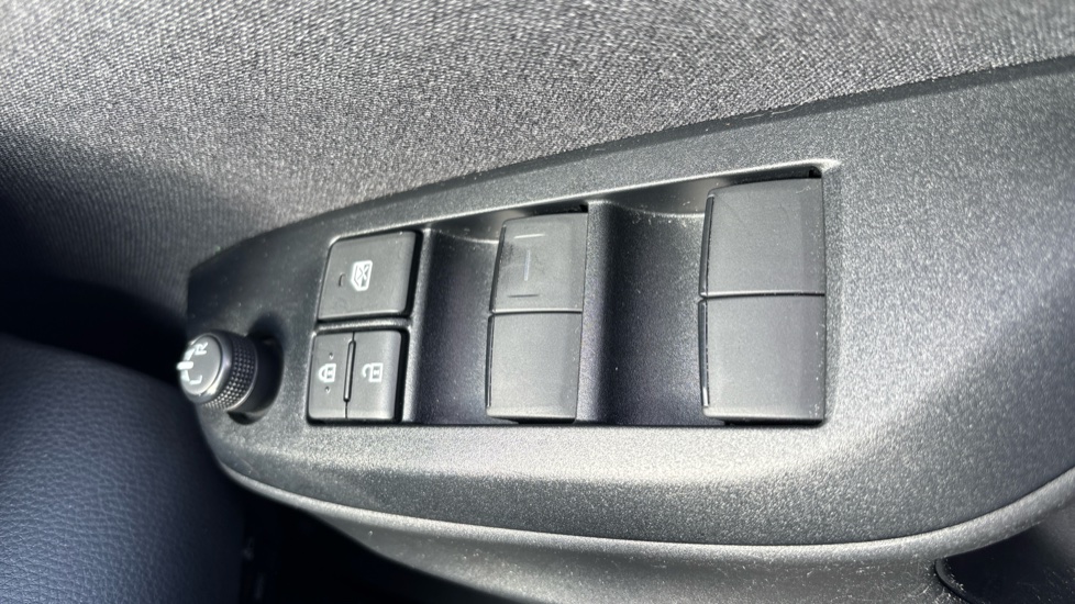 Toyota Yaris 1.5 Hybrid Design 5dr CVT Hybrid Hatchback - Image 35