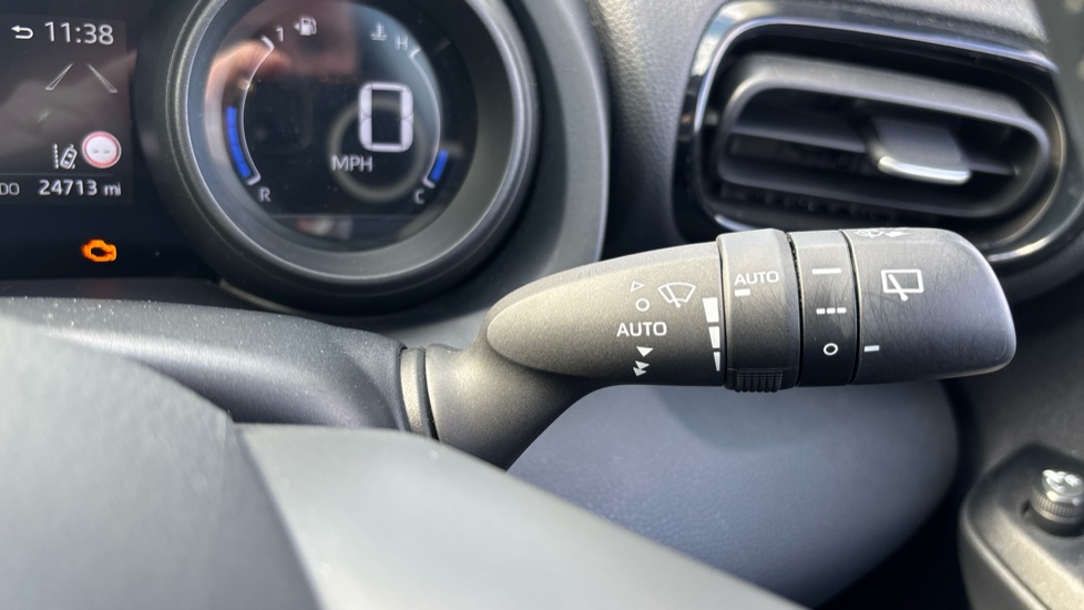 Toyota Yaris 1.5 Hybrid Design 5dr CVT Hybrid Hatchback - Image 36
