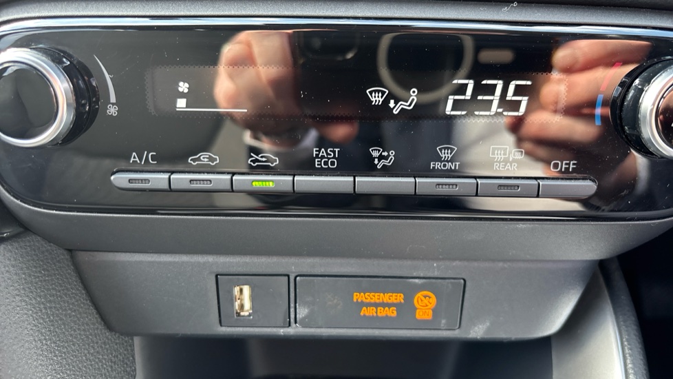 Toyota Yaris 1.5 Hybrid Design 5dr CVT Hybrid Hatchback - Image 38