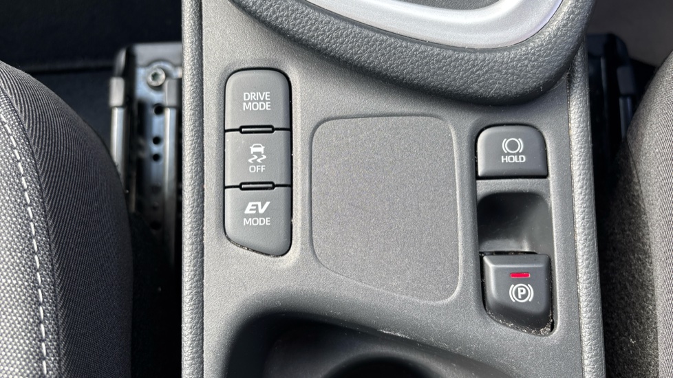 Toyota Yaris 1.5 Hybrid Design 5dr CVT Hybrid Hatchback - Image 40