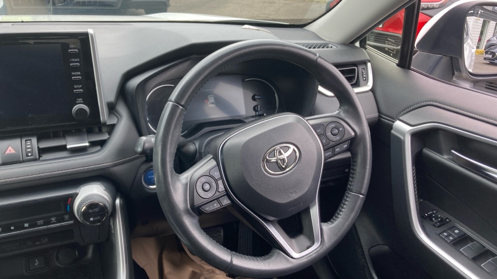 Toyota RAV4 2.5 VVT-i Hybrid Design 5dr CVT 2WD Hybrid Estate - Image 10