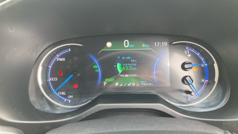 Toyota RAV4 2.5 VVT-i Hybrid Design 5dr CVT 2WD Hybrid Estate - Image 11