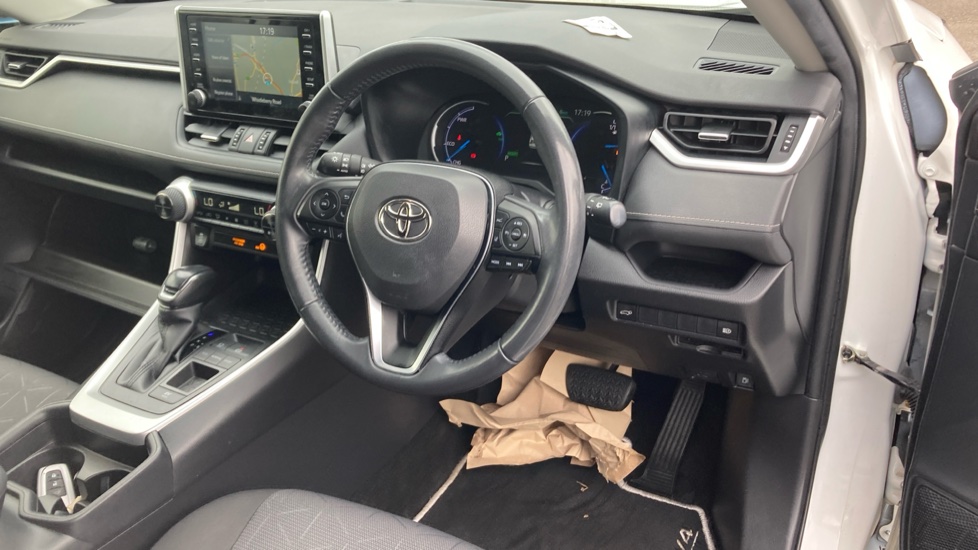 Toyota RAV4 2.5 VVT-i Hybrid Design 5dr CVT 2WD Hybrid Estate - Image 12