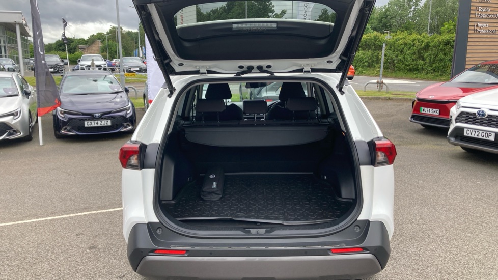 Toyota RAV4 2.5 VVT-i Hybrid Design 5dr CVT 2WD Hybrid Estate - Image 13