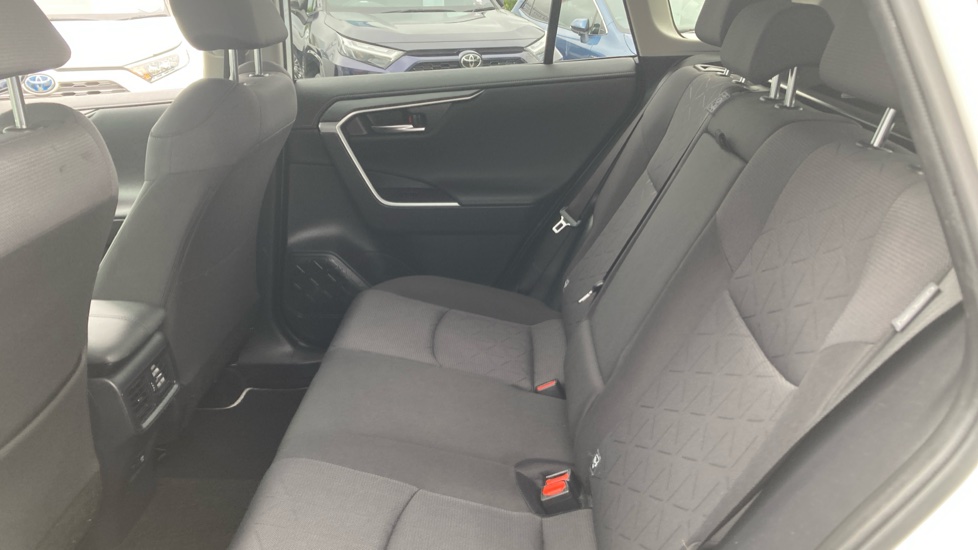 Toyota RAV4 2.5 VVT-i Hybrid Design 5dr CVT 2WD Hybrid Estate - Image 15