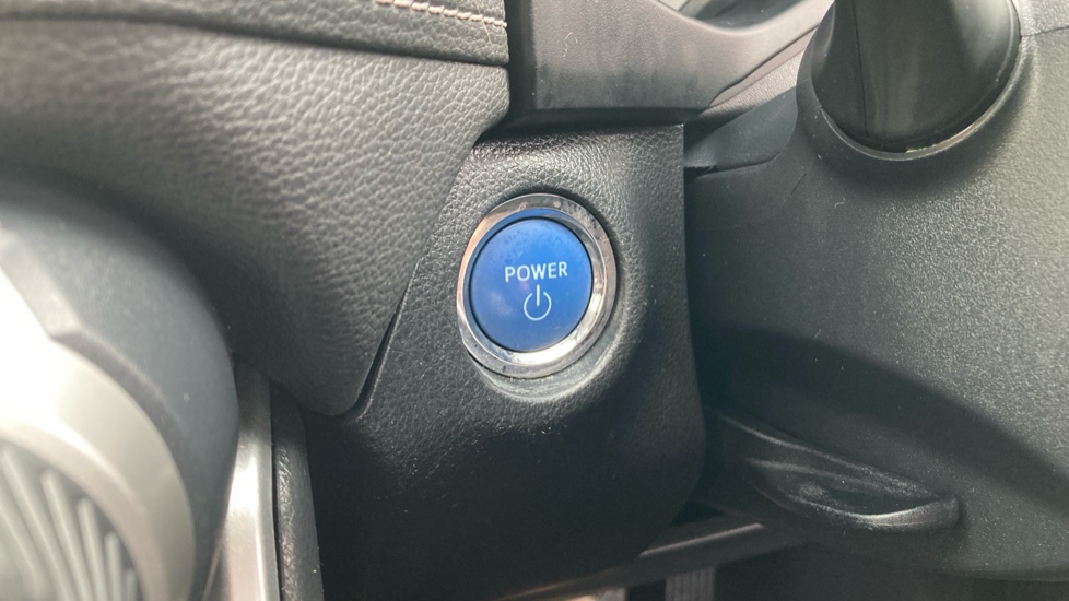 Toyota RAV4 2.5 VVT-i Hybrid Design 5dr CVT 2WD Hybrid Estate - Image 16