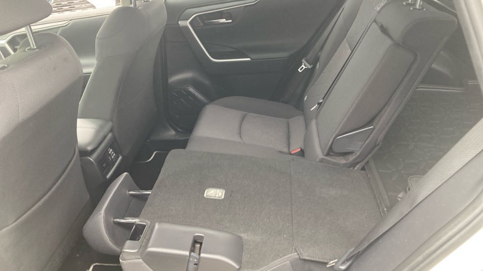 Toyota RAV4 2.5 VVT-i Hybrid Design 5dr CVT 2WD Hybrid Estate - Image 18