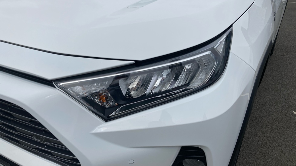 Toyota RAV4 2.5 VVT-i Hybrid Design 5dr CVT 2WD Hybrid Estate - Image 20