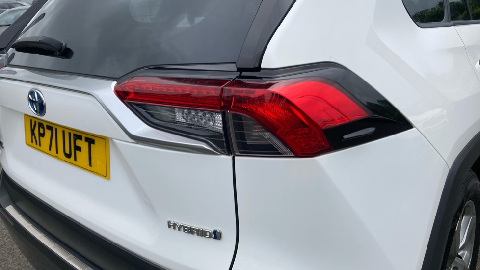 Toyota RAV4 2.5 VVT-i Hybrid Design 5dr CVT 2WD Hybrid Estate - Image 21