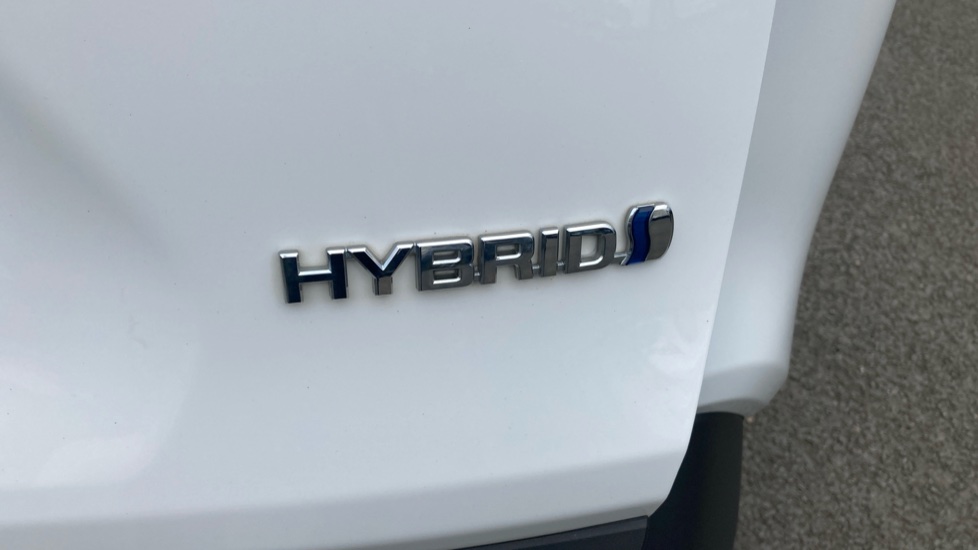 Toyota RAV4 2.5 VVT-i Hybrid Design 5dr CVT 2WD Hybrid Estate - Image 32